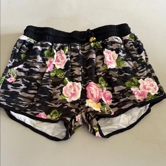 Floral Camouflage Women's Shorts - Picture 1 of 5